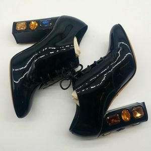 DOLCE & GABBANA 3 INCH HEELS SIZE 40 COLOR BLACK WITH STONES ON HEELS USED ITEM